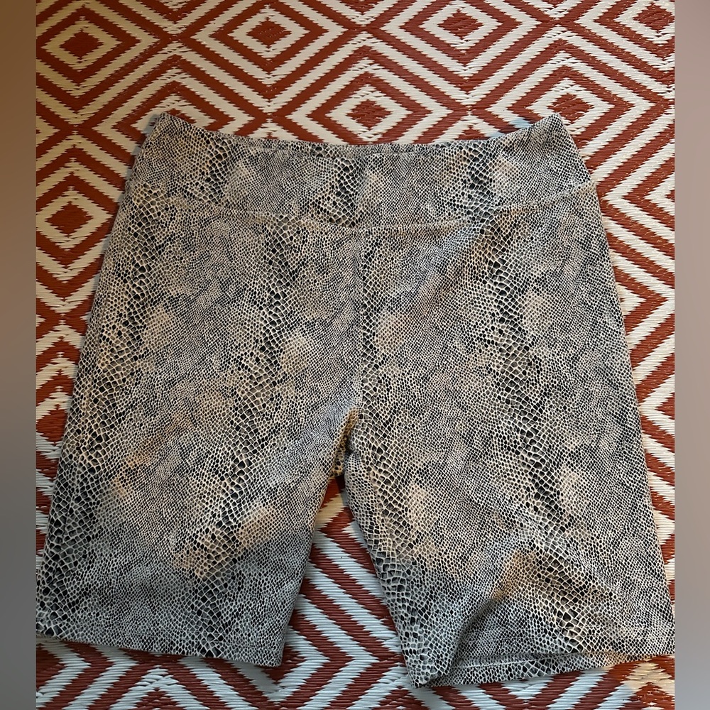 Nest black label spandex reptile print